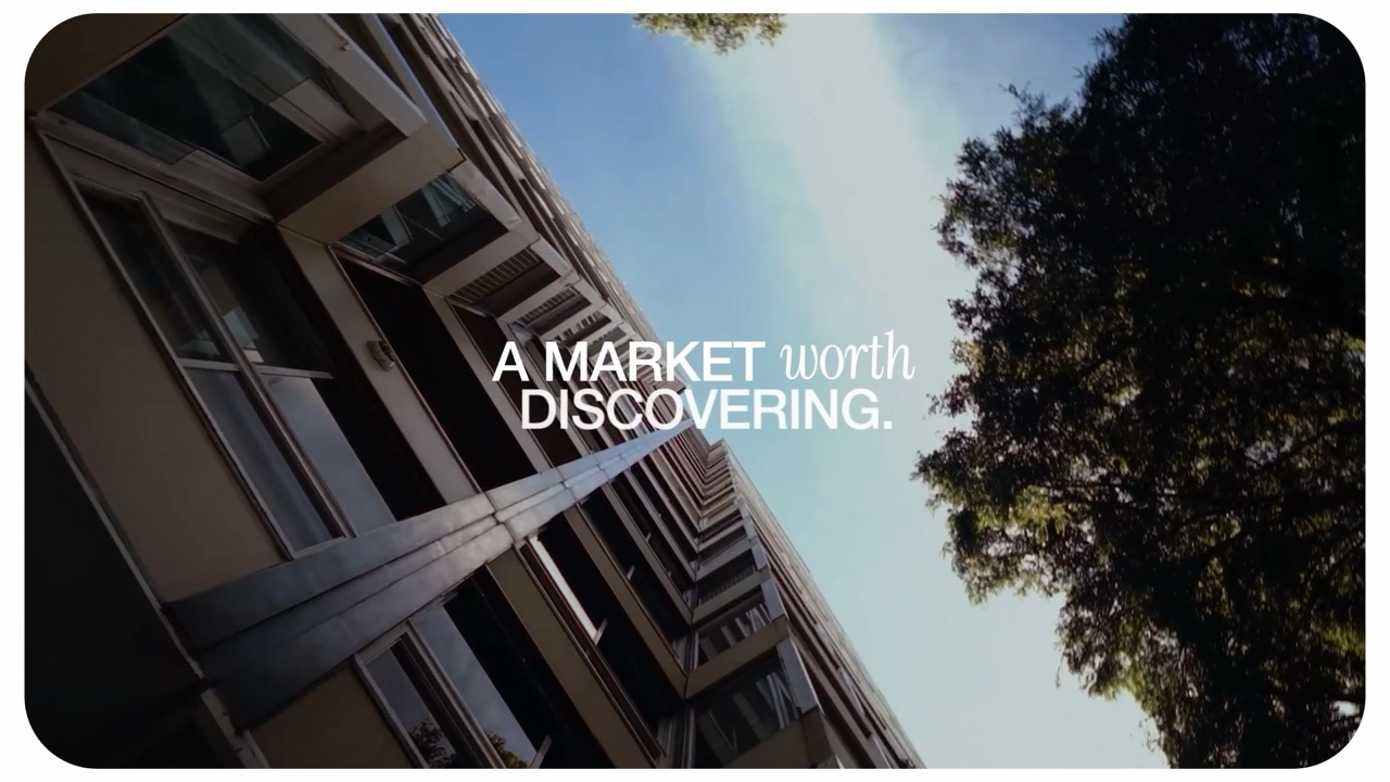 Tipografía sobre edificio: A market worth discovering